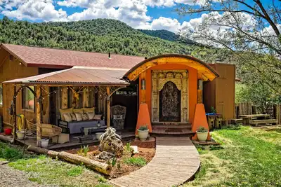 Image de Unique, Charming \"Zen\" Property with great valley views