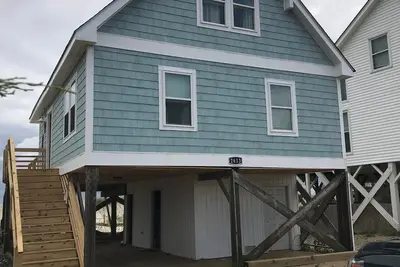 Image de Ocean Front 4br Maison, WiFi, Animaux acceptés, Hdtv, Mb balcon donnant sur l'océan
