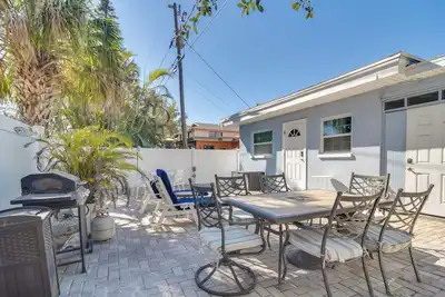 Image de Florida Unit Steps from Indian Rocks Beach Access!