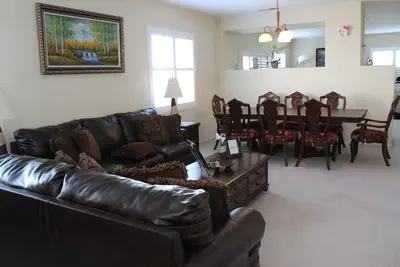 Image de Eastvale\/Ontario Cozy Peaceful Suburban House\/说中文