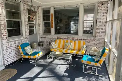Image de Home with Amazing Screened in Patio and Back Yard