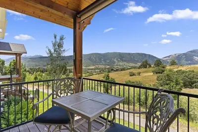 Image de 15 minutes to Powder Mountain Sleeps 13!