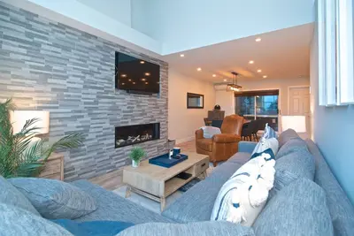 Image de Upper Village 5 Star townhouse, Private hot tub, Tranquil setting