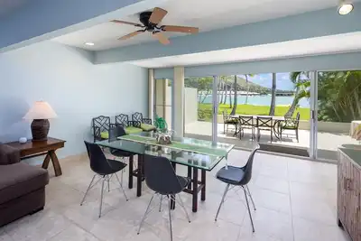 Image de Waterfront Home near Beach. Peaceful Community w/ Swimming Pool and Boat Dock