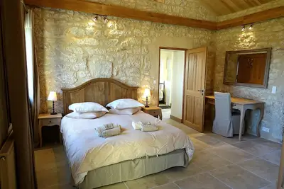 Image de Cottage de luxe 2 a 3 personnes - vue imprenable et piscine sur place ferme bio