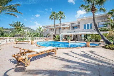 Image de \"Villa Quesada\", proche plage avec piscine, jardin et Wi-Fi