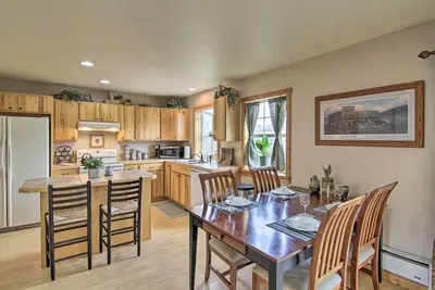 Image de Airy Emigrant Townhome w/ Sweeping Mtn Views!