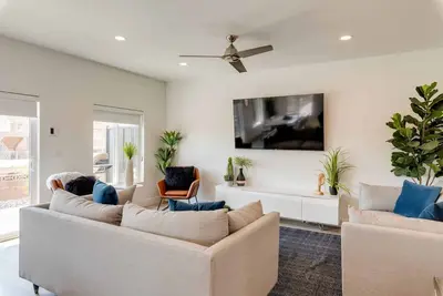 Image de Family Retreat at the Vue #15 *Luxury Townhome* Pickleball