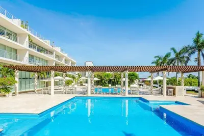 Image de Beachfront Luxury - Pool, Gym, 5th Ave, Parking