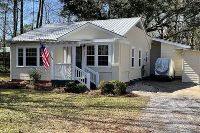 Image de Beach Cottage Bechtel Blvd.