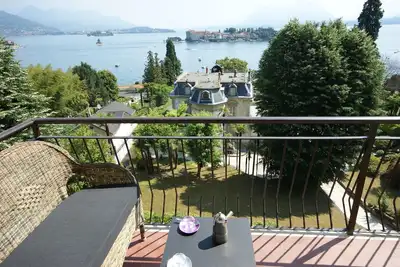 Del rampolino glicine apartment with lake view