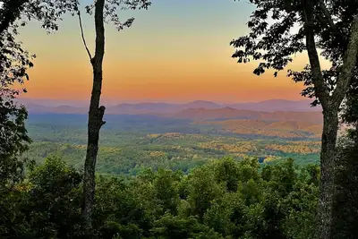 Image de Cabin in the Clouds, Views! ! ! , Hot Tub, Pool, Fire pit, Pets, Flat Paved Drive