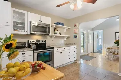 Image de (3 Nt Sum Min! ) Union Pier Home With Hot Tub and One Block To Beach!