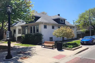 Image de Updated Forest Park 3 Br Bungalow