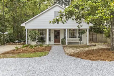 Image de The Breathe Easy - perfect location in Ocean Springs. Walk to downtown & beach!