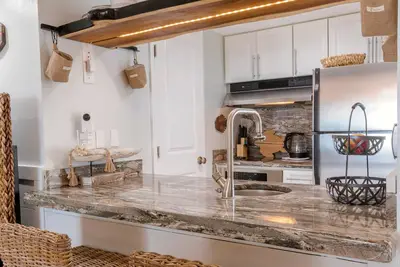 Image de Stunning Ocean Views Steps from the Beach with Pool! Fabulous 4th Floor Studio!