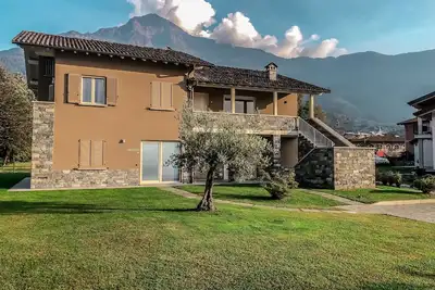 Lodge by the lake with garden and parking - Stefano