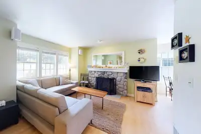 Image de Dog-friendly beach house w/ private hot tub, free WiFi, game room, & ocean views