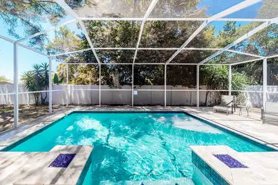 Image de Ground-Floor Home w\/Private Pool, Enclosed Yard, Gas Grill, Fireplace, and A\/C