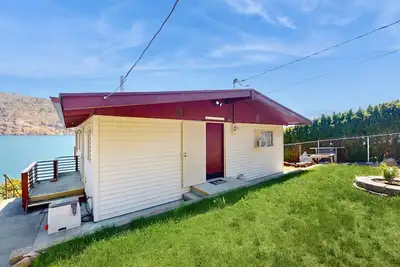 Image de Lakefront gem with large deck, grill, fast WiFi, & great views