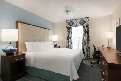 Image de Relax & Unwind! 3 Spacious Units, Free Parking, Minutes to Lakes Regional Park!