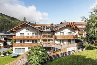 Image de Appartement de vacances \"Ön Residenz Bun Sté\" avec vue sur la montagne, jacuzzi, sauna & jardin