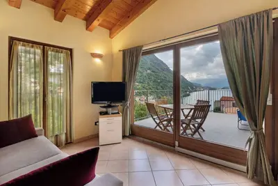 Image de Appartement \"Tivano\" près du lac avec Wi-Fi, Terrasse et Jardin