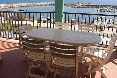 Image de Appartement T3 avec parking à Argelès-sur-Mer, 2 chambres, cuisine équipée pour 4/6 pers.