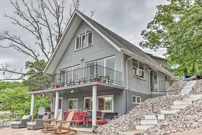 Image de Serene Lake of the Ozarks Retreat w/ Private Dock!