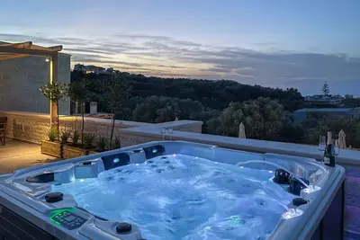 Image de Perfect Location, 40 m2 Private Heated Pool, hot tub and Gym!