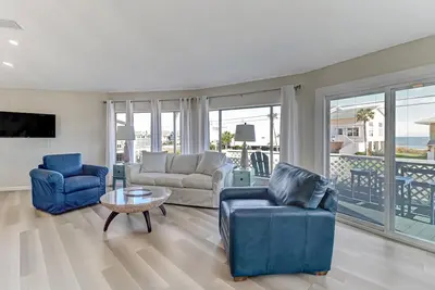 Image de Pet Friendly | Ocean Views | Across the Road from the Beach | The Round House