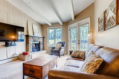 Image de Well Maintained 2 Bedroom in Center Village - Close to Everything Copper has to offer! !