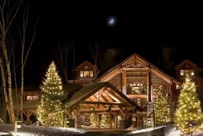Image de Luxury at Whiteface Lodge and Spa. Pool, Hot tubs, theatre, bowling, etc.