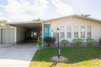 Image de 2/2 on Golf Course - Community Pools  & Pet Friendly!