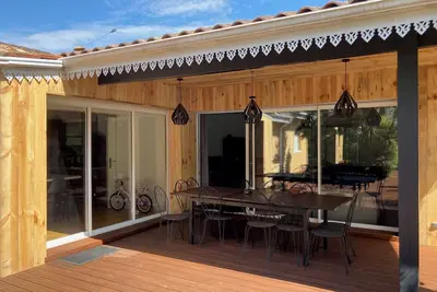 Image de maison avec piscine