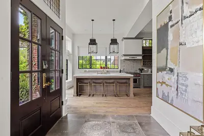 Image de Juniper Presents: Landmark Home 1 Block from Lake Mi w\/ Game Room + Ev Charger