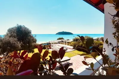 Image de Apartment in luxury villa by the sea