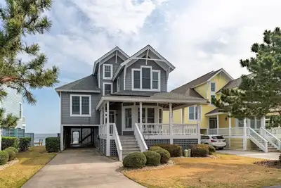 Image de Village Landings 70, Remodeled Sound-Front Home