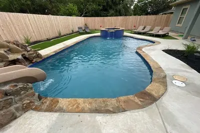 Image de Beautiful home with Private Pool and game room!