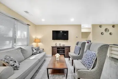 Image de Cozy 2 Bedroom Pineville-Matthews Duplex w/Hot Tub