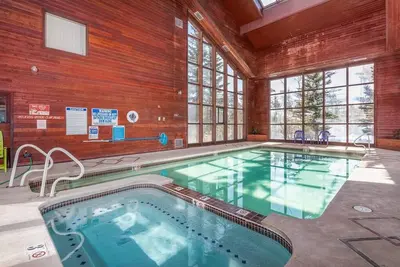 Image de Condo 108, Wifi, Community Pool, Jacuzzi, Lounge,