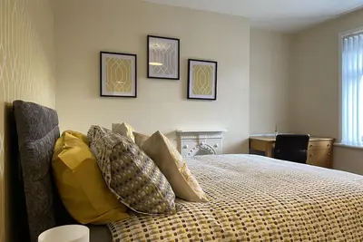 Image de Family home from home. Close to parks and the beach, tower and promenade.