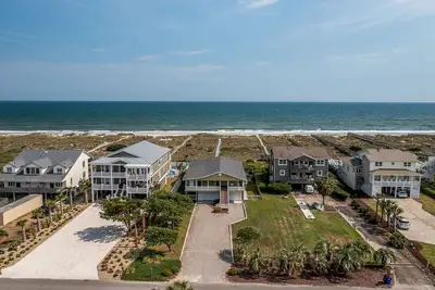 Image de \"A Captains Cottage\" oceanfront 4 bedroom, 3 bathroom