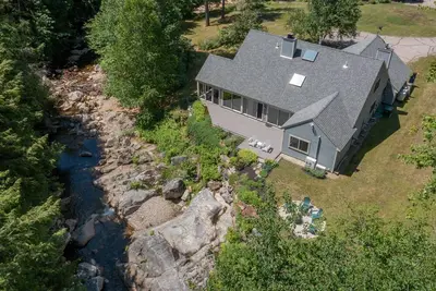 Image de Tranquil Brookside Retreat in The Whites with A\/C, WiFi