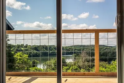 Image de Ultimate Hikers and Bikers Pit Stop to Clean up and Wind Down (no cleaning fee)