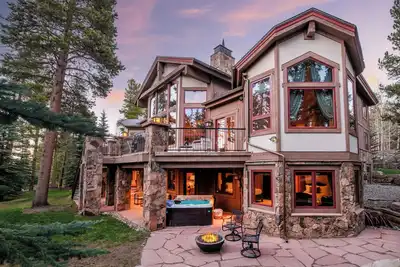Image de Cherry Ridge by AvantStay | Incredible Mountain Mansion w/ Game Room, Hot Tub
