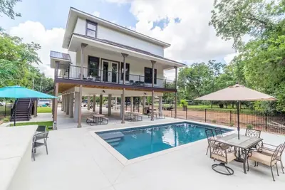 Image de Magnolia River Haus*Heated Pool/Comal River Access*Walk to Downtown Nbtx