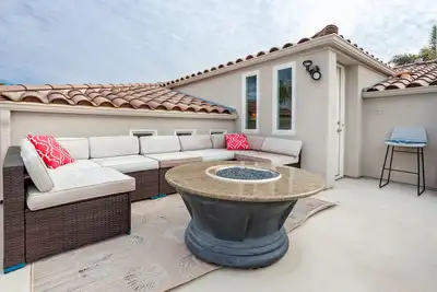 Image de Cardiff Beach House Luxury Retreat!