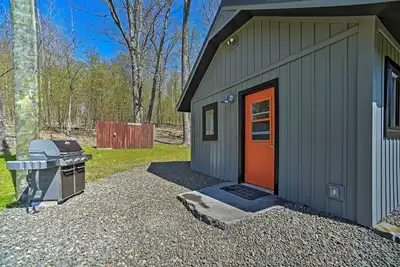 Image de Fire Pit + Gas Grill: Secluded Studio in Milford!