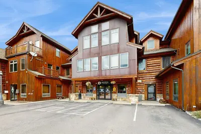 Image de Downtown Retreat w/ Deck, Free WiFi, & Great Views - Hiking, Biking, & Skiing